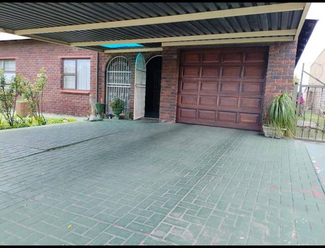 3 BEDROOM HOUSE FOR SALE IN DALPARK EXT 11
